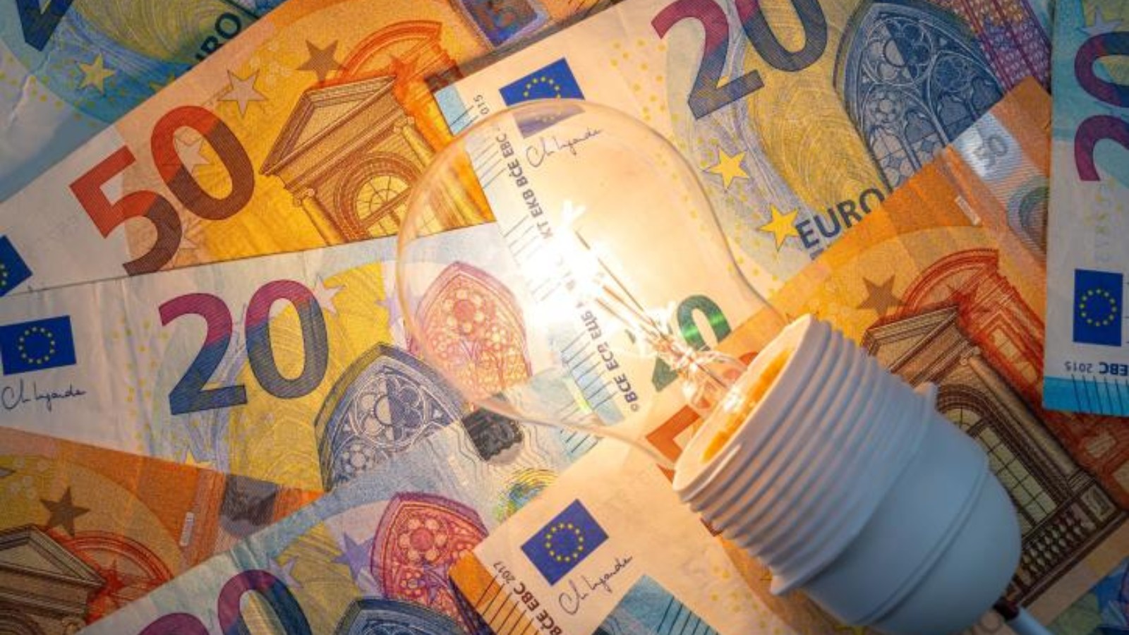 Διζωνικά τιμολόγια: Σε ποιες ώρες μεταφέρεται το «νυχτερινό ρεύμα»